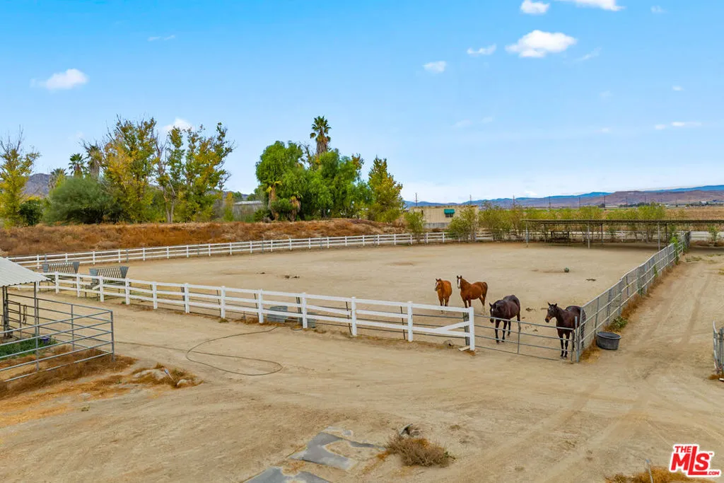 805 N Sanderson Avenue, San Jacinto, California 92582 home-pic-4